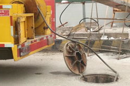 达川南外修换下水道水管|市政管道清洗设备,马桶底座上面漏水